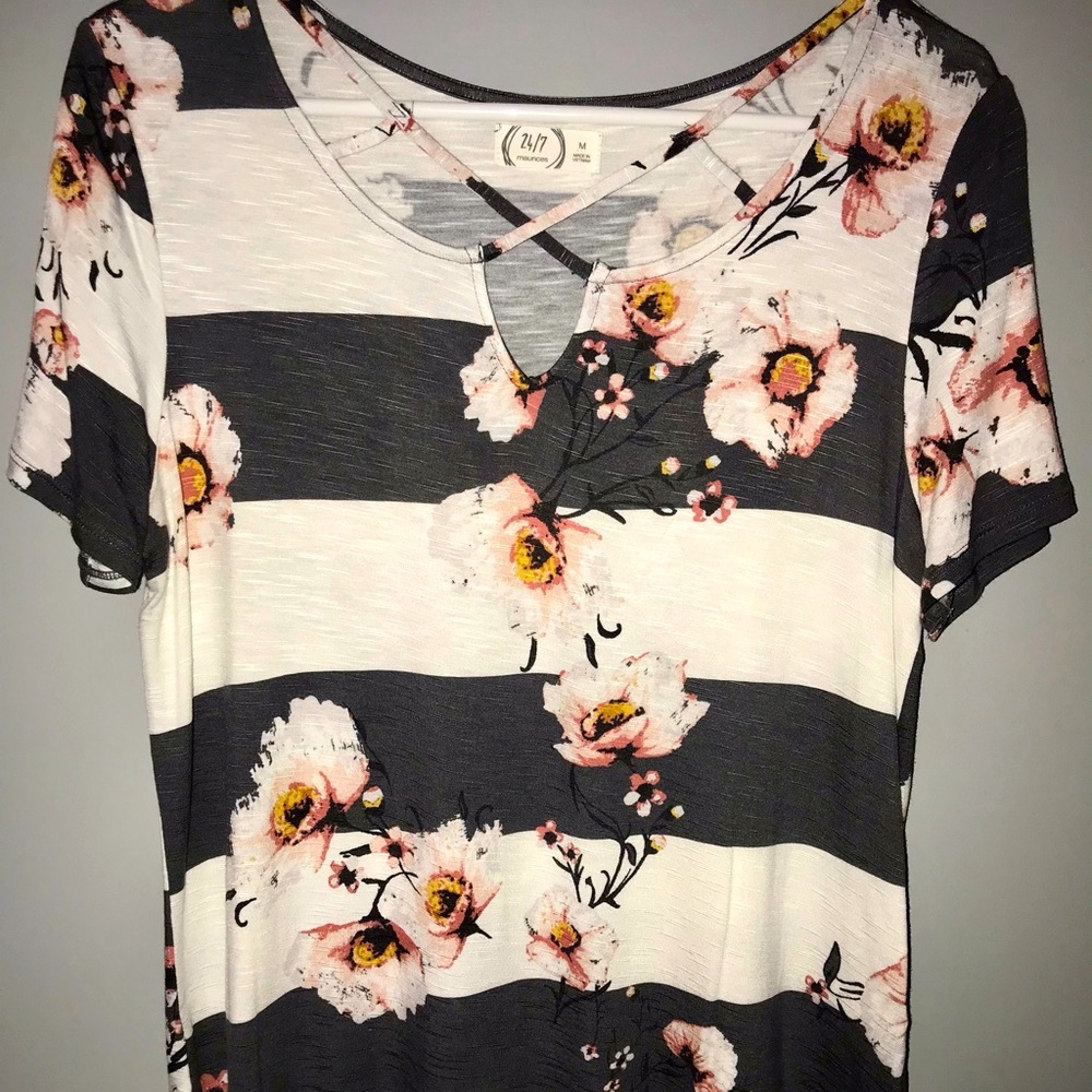 Maurice’s Women’s Floral Blouse. Size Medium